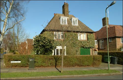 16 Thornton Way b